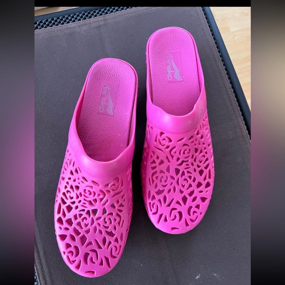 Dansko Pink Laser print floral “pippa” clogs size EU 38, gently used